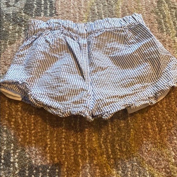 J.Crew Seersucker ruffle shorts barely worn 5T - Picture 2 of 3
